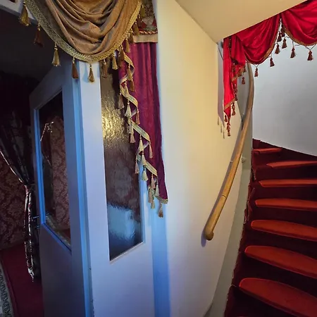 5 Bedrooms 3 Miles From Cenrre 베른