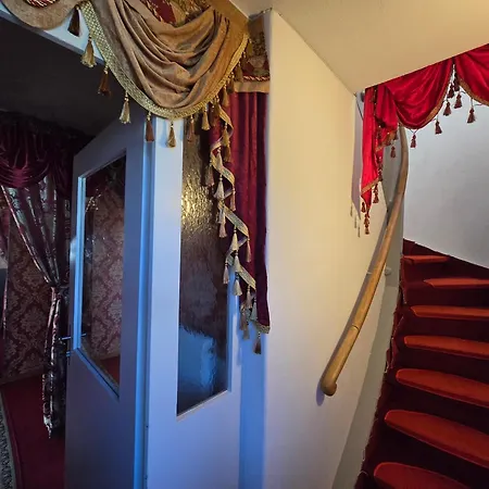 5 Bedrooms 3 Miles From Cenrre * Berne