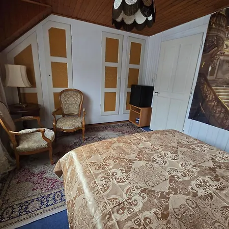 5 Bedrooms 3 Miles From Cenrre Appartement